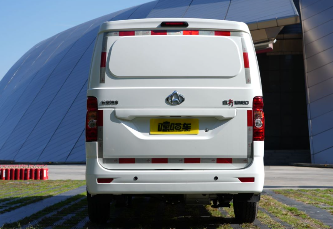 功能丰富值得选择,长安睿行em60参展上海国际快递物流产业博览会