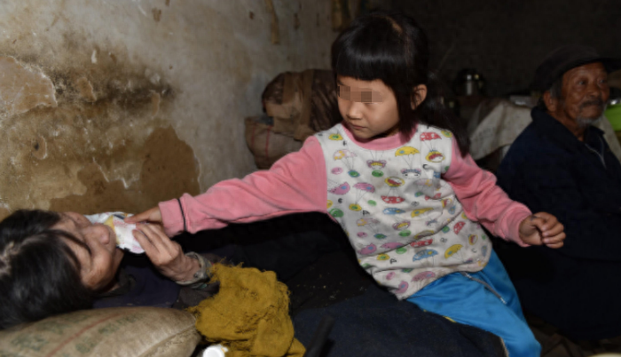 又是一个大晴天,屋外艳阳高照,屋内的陈淑美心里却闷闷的.