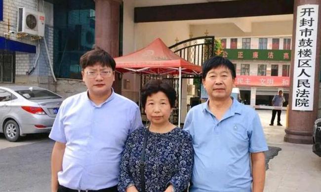 一边是养母杜新枝,一边是生母许敏,郭威的"难"无法用语言表达