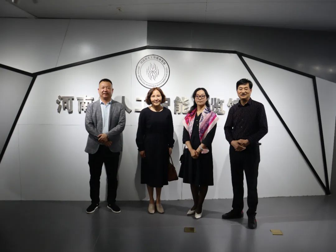 河南大学美国校友会名誉会长翟莹一行莅临展览馆参观交流