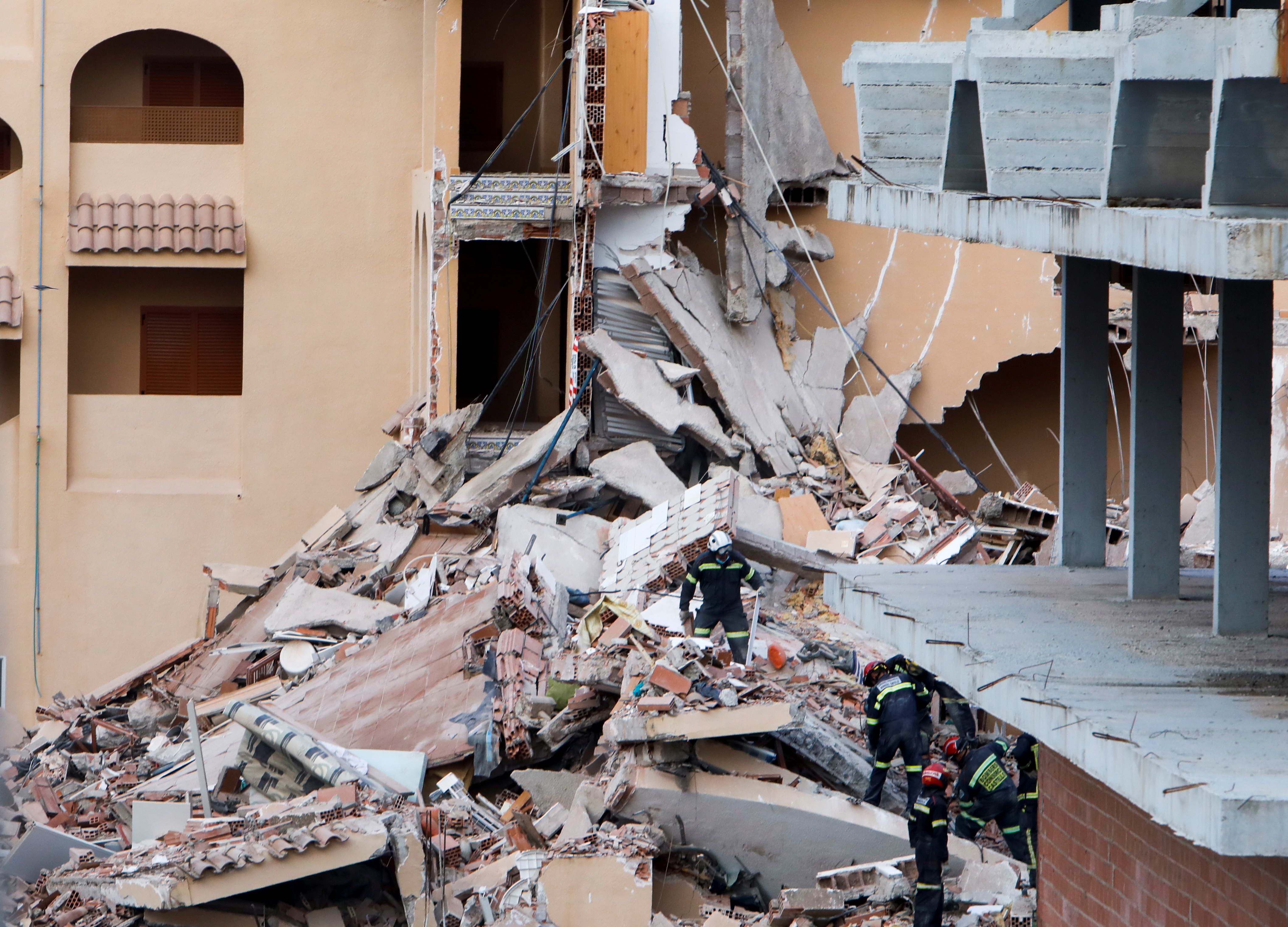 西班牙一楼房坍塌