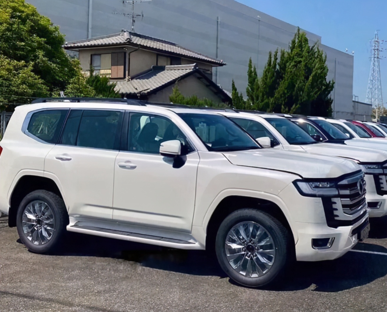 丰田全新硬派suv曝光,内饰搭悬浮大屏,非承载车身配v6引擎 四驱