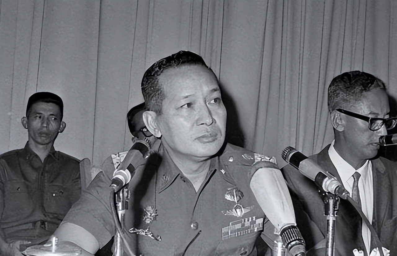 苏哈托:疯狂敛财350亿美元,使30万华人死于非命,却活到了87岁