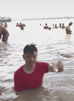 网红刘墉确诊新冠,直播喝恒河水,"干净又卫生"吃遍印度