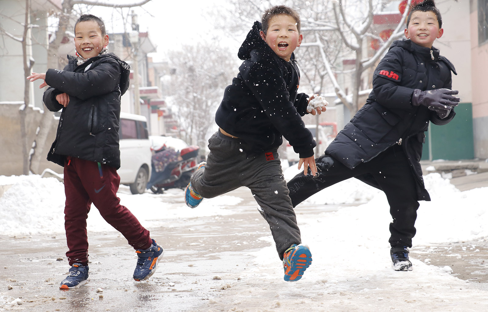 北方人打雪仗图片