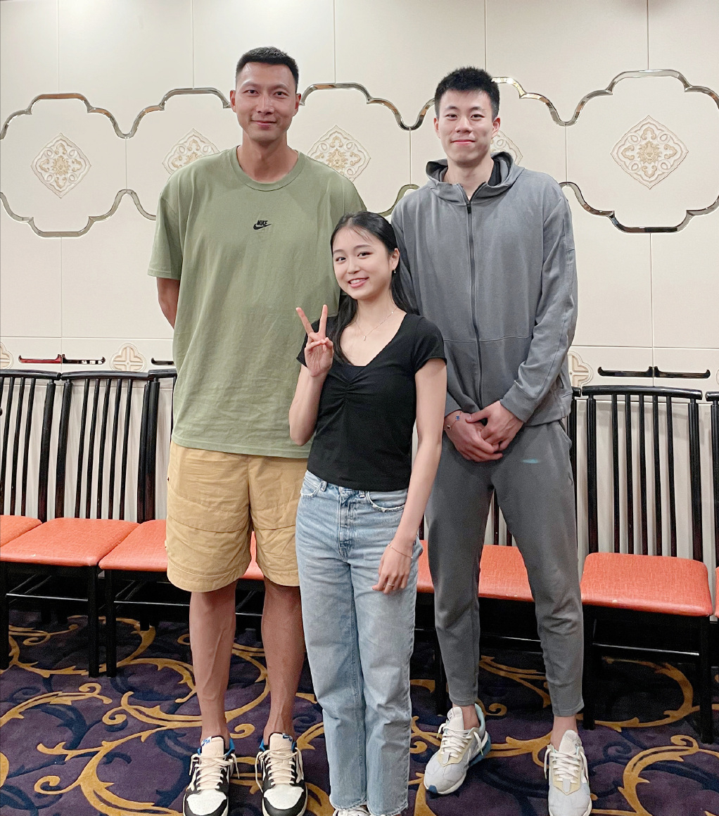 真的好幸运!朱易在国外偶遇易建联,拍照合影展现最萌身高差