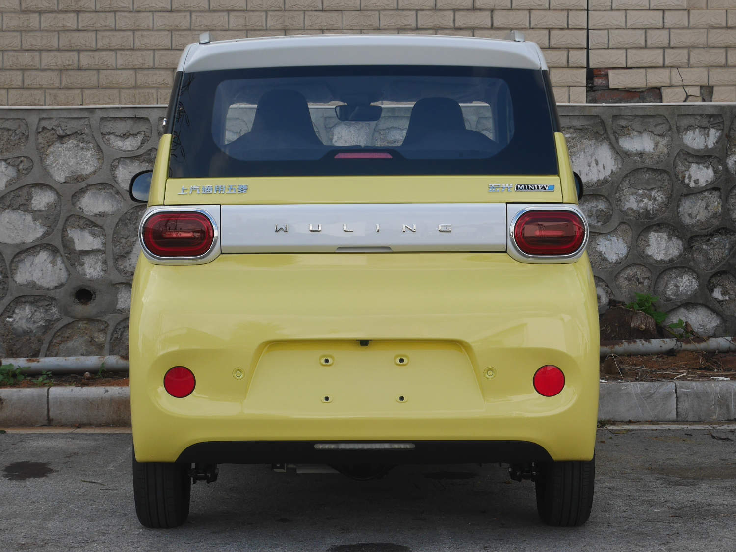 增快充!新款五菱宏光miniev实车到店,尺寸升级,配悬浮中控屏