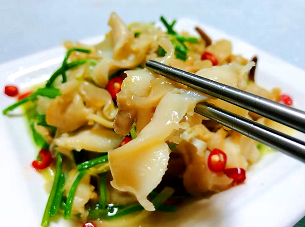 美味海鲜:油爆海螺和温拌海螺,滋味鲜美香辣,海螺肉脆嫩有嚼头