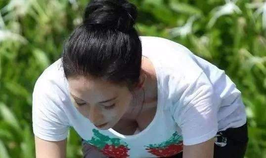 导演太会拍了,叶子楣春光大泄,杨幂弯腰好美,赵丽颖完美身材