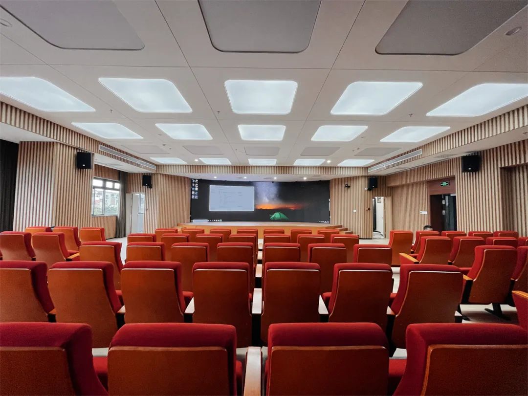 学校报告厅扩声音箱怎么搭配peavey专业音箱方案