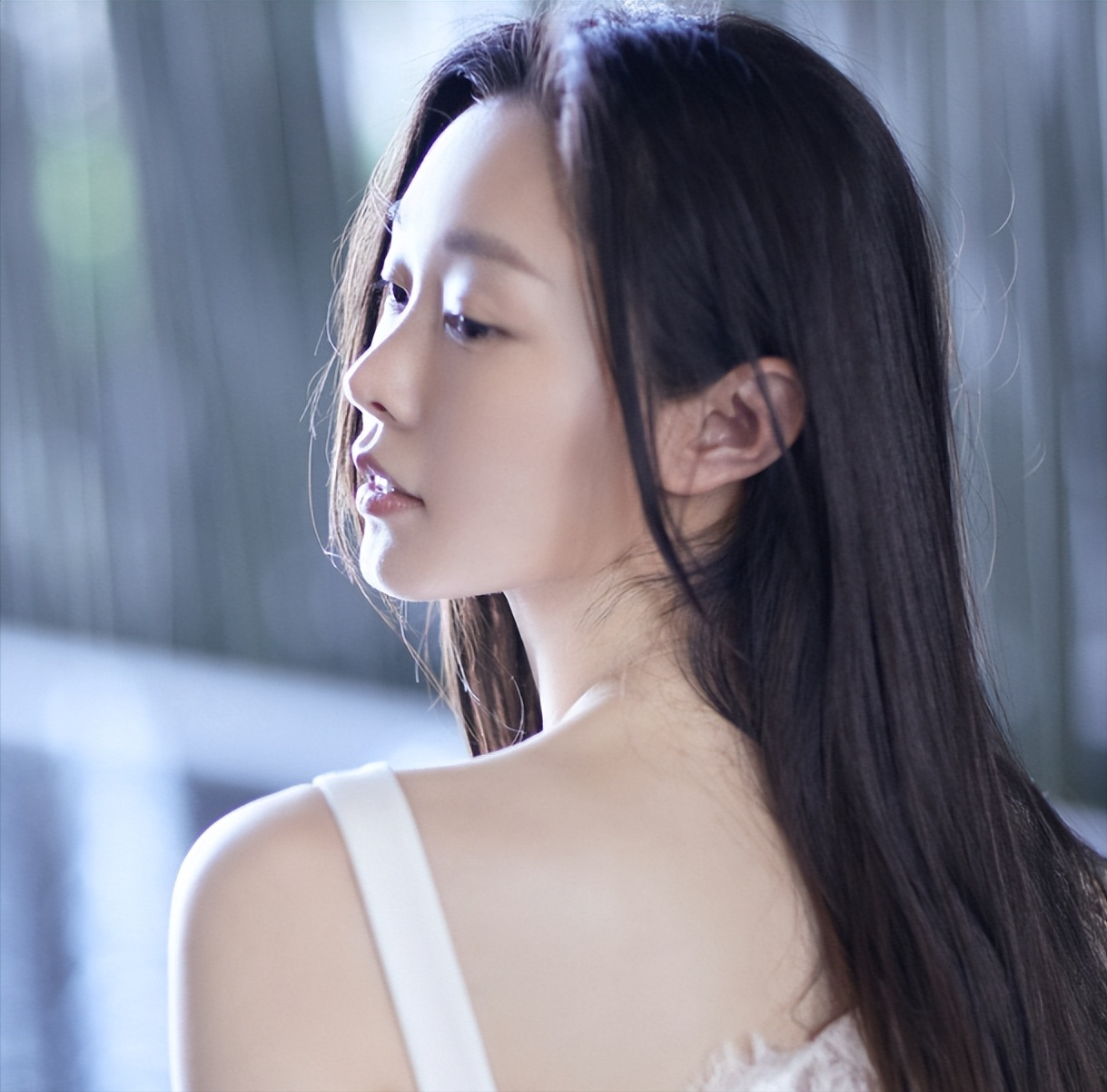 宋轶白敬亭暗恋情曝光?网友眼尖揭秘,娱乐圈新猜谜热潮!