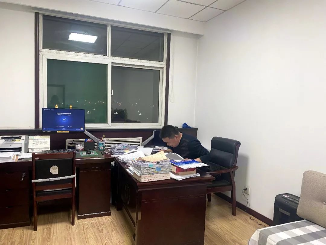 惊!这群人的夜晚居然这样过