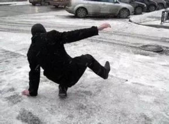 大雪天去上班,摔伤了能被认定为工伤吗?丨问法·30秒