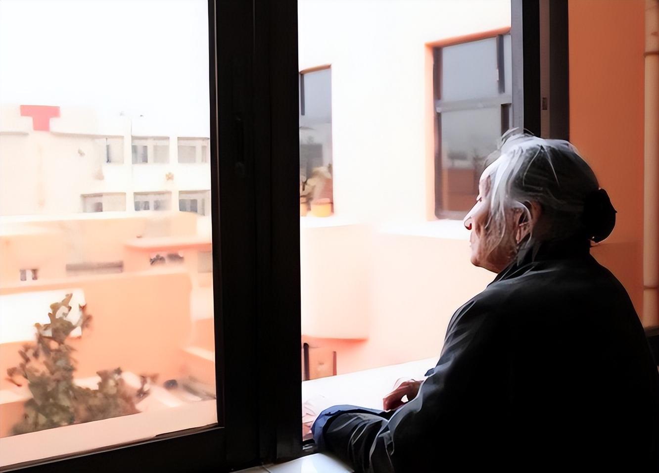 09年上海独居老太死在家里,被发现时已成白骨,儿女拒不领骨灰盒