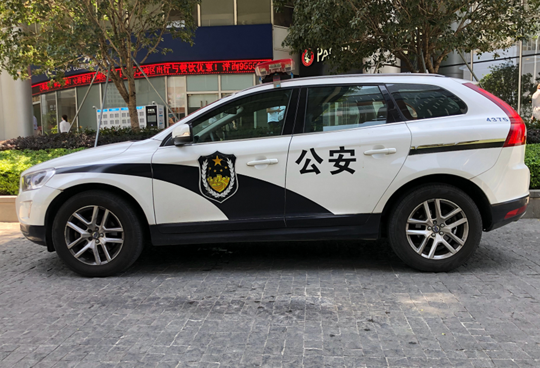 国内警车迎来"换代,上海换荣威,广西换宝骏,国产车崛起了