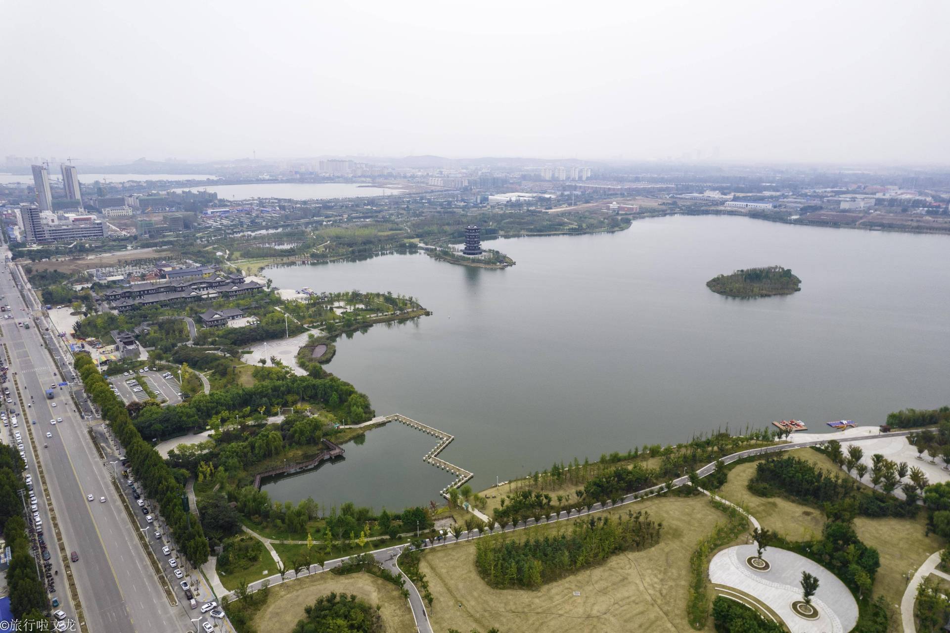 乾隆湖位于安徽省淮北市濉溪县城南端由塌陷后重新开垦的环湖风景区