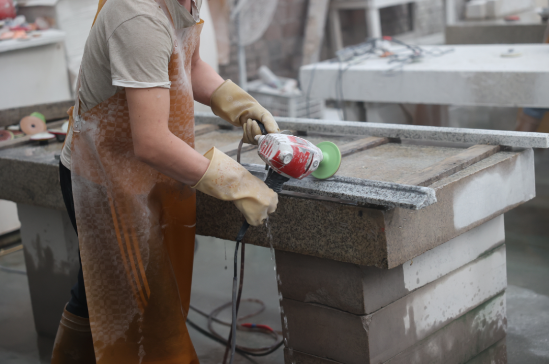 走进厂矿现场,直击石材人的一天