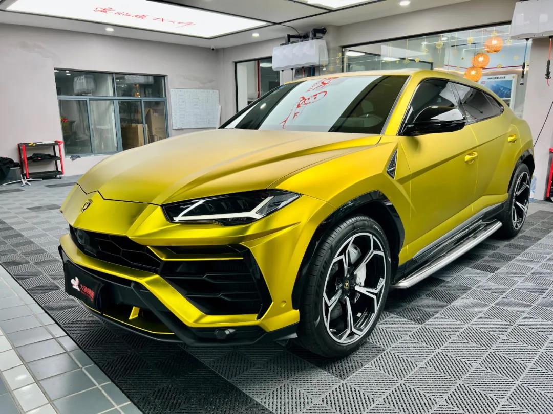 没错了,就是这款兰博基尼urus!