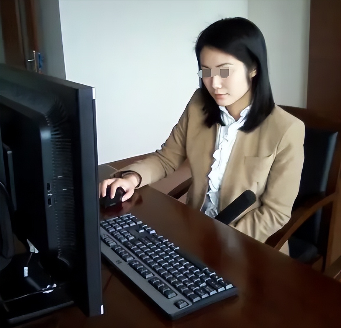 故事:女记者假扮顾客,潜入东莞酒店,揭开里面的神秘面纱