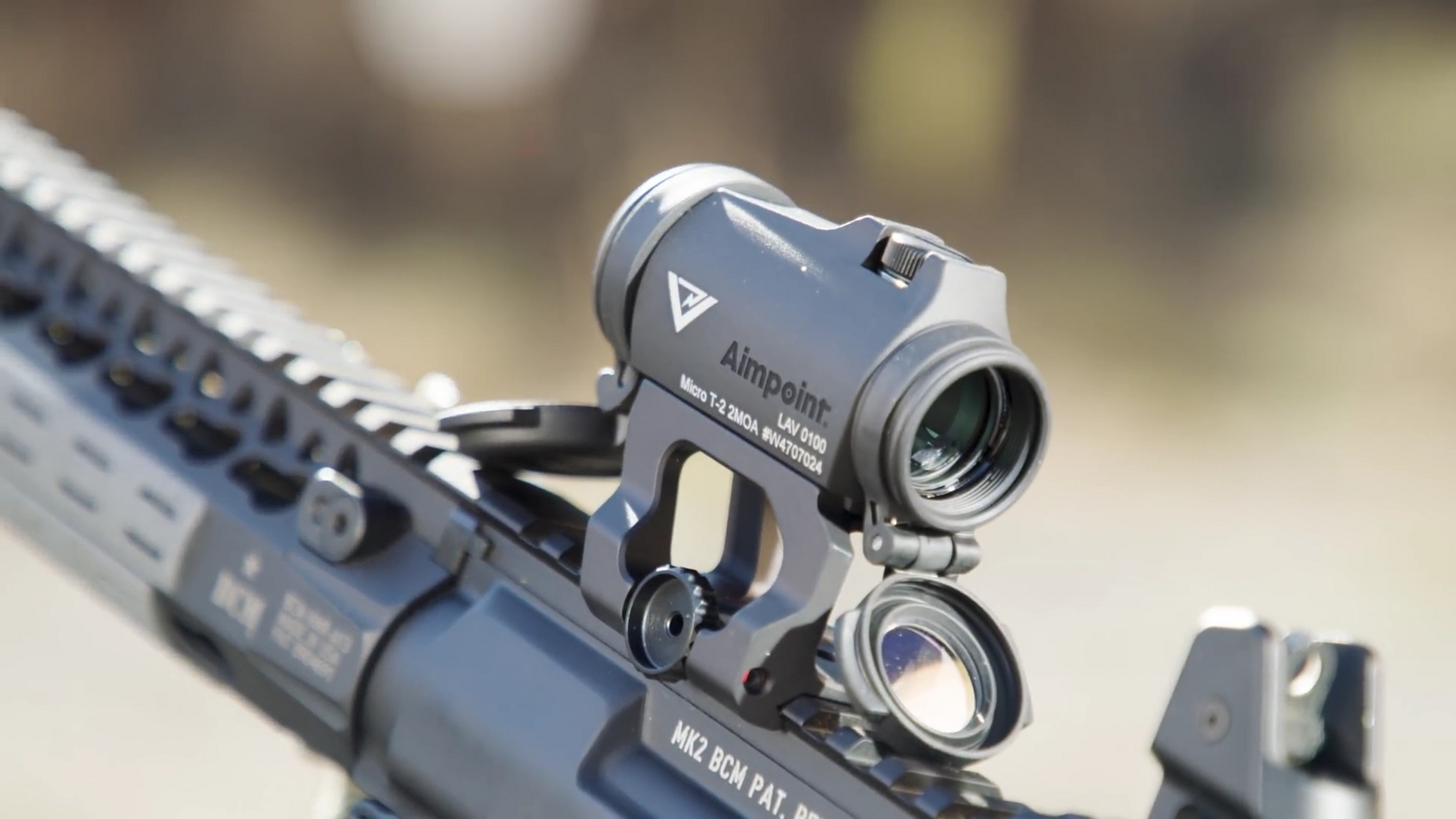 aimpoint micro t-2红点瞄准镜是一款备受赞誉的战术光学装备,以其