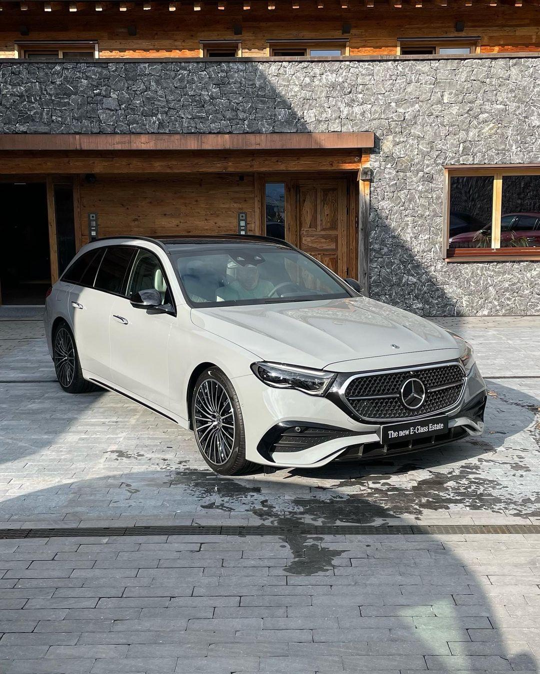 全新奔驰e级旅行版海外亮相设计优雅实用性强