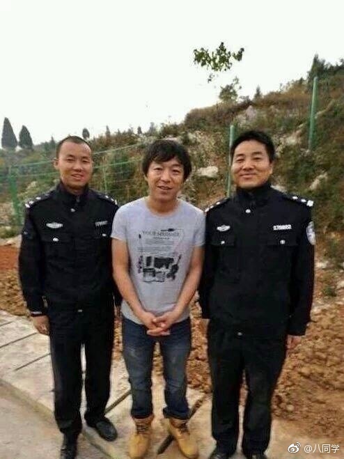 热点|有些C位不值得！撒贝宁合照遭遇滑铁卢：我像一个缩水的老父亲