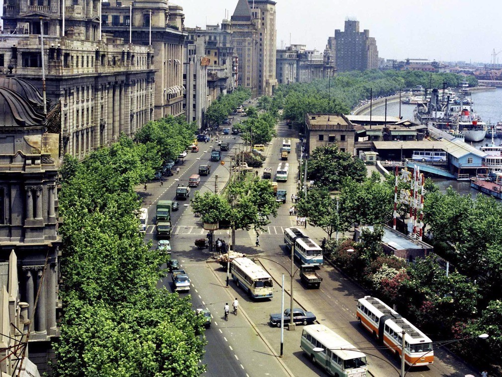 20年前因一张照片爆红的"网红小胖",娶貌美经纪人,现已相貌大变