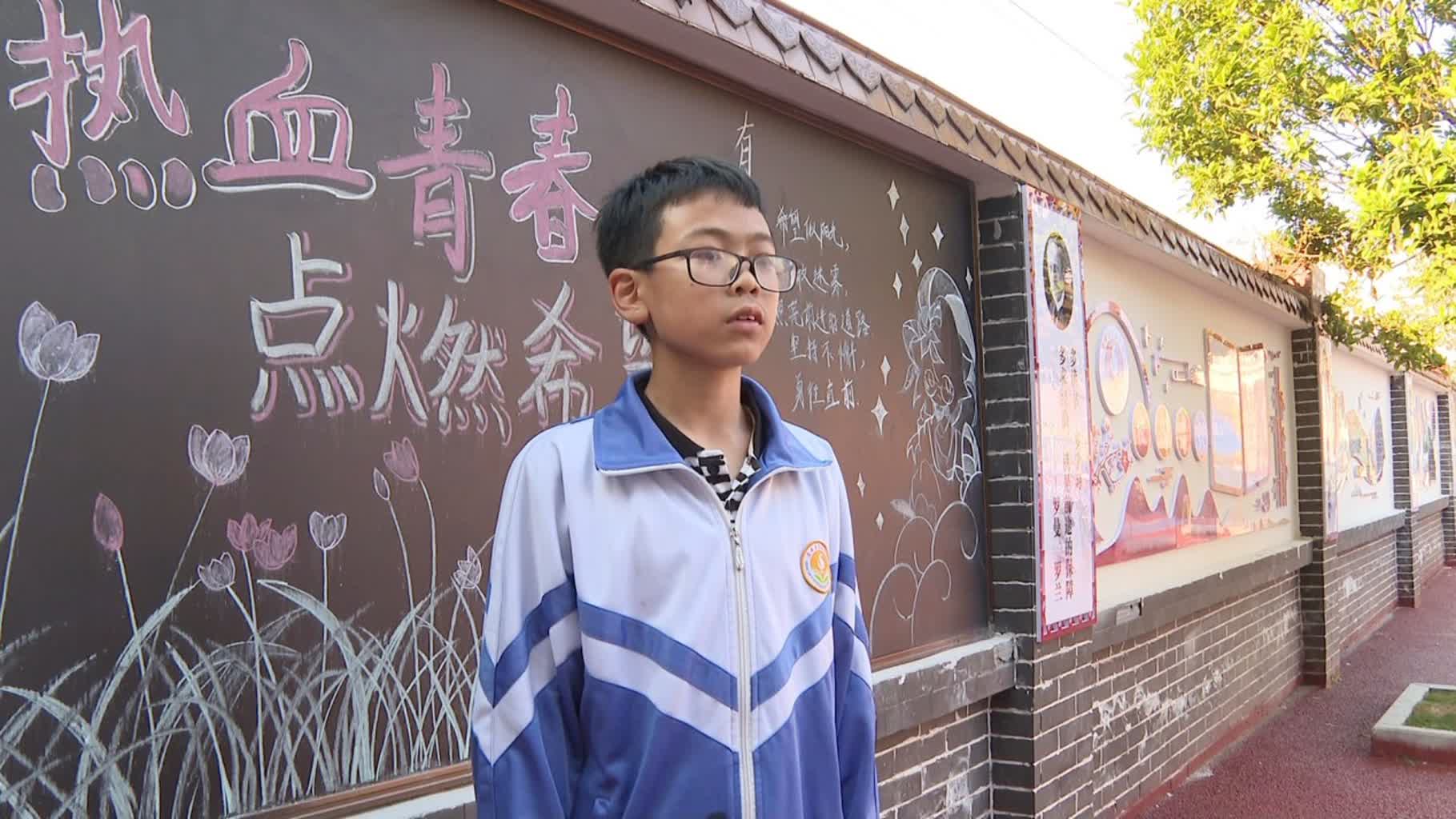 蓬安县实验中学举行纪念五四运动104周年文艺汇演