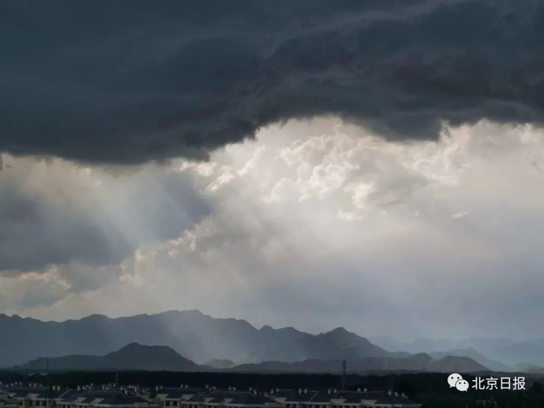 |乌云→阵雨→双彩虹！北京天空上演“风云”大片，明天可能还有