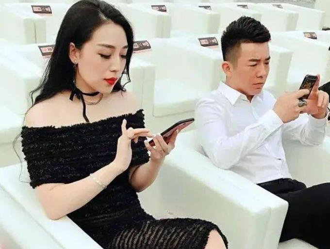 前女友韩士博直播嘲讽舞帝利哥,反遭对方回怼,直言"各自安好"