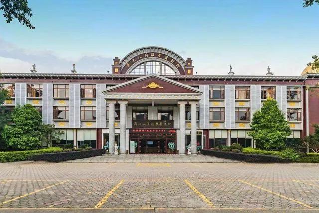 回顾"逃犯"沈俊林:逃亡15年混成亿万富豪,还把情人捧成大明星