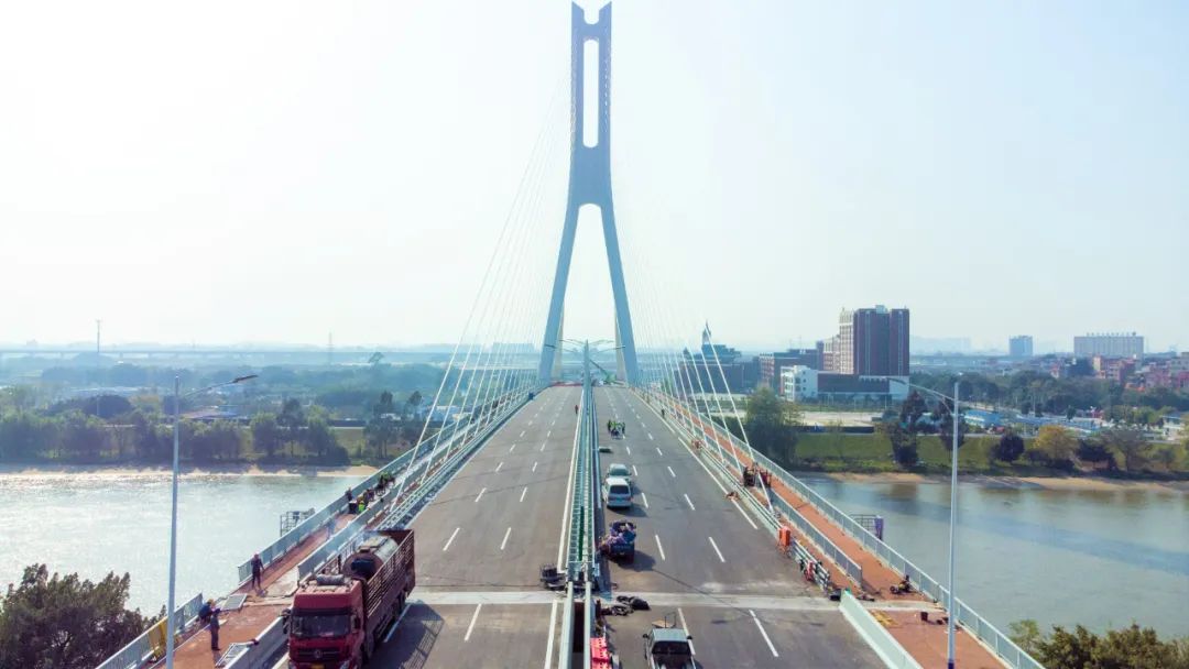 凤翔大桥全线贯通