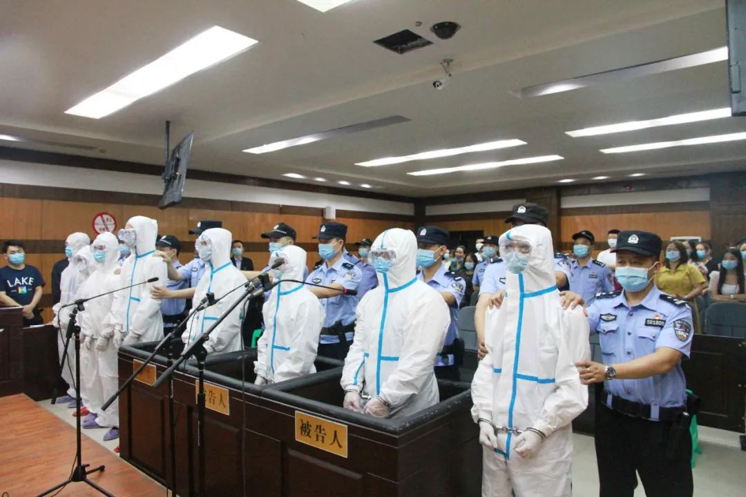 重庆潼南法院公开宣判涉恶势力团伙犯罪案件,14人获刑