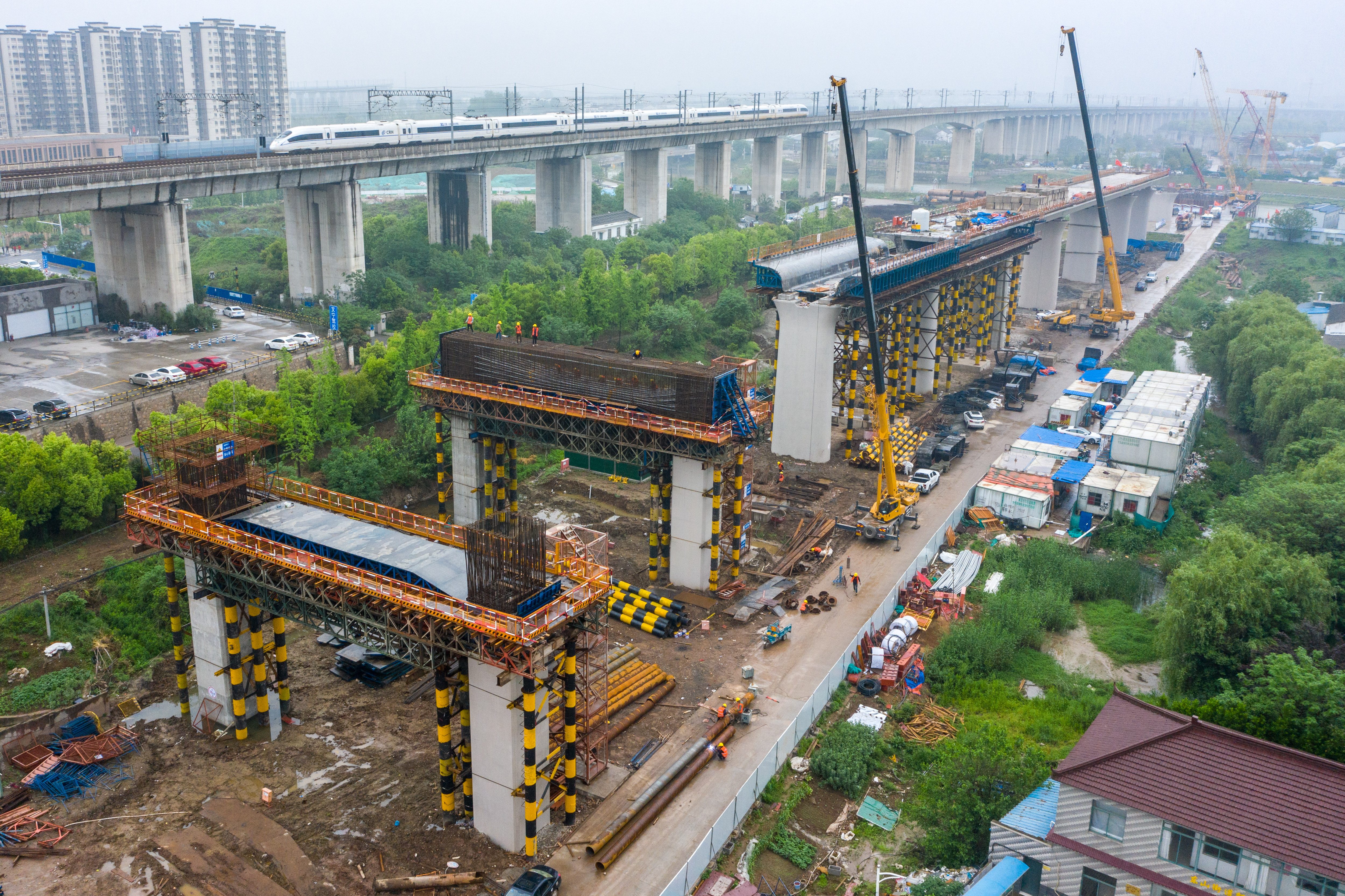 江苏南沿江城际铁路加紧施工(1)