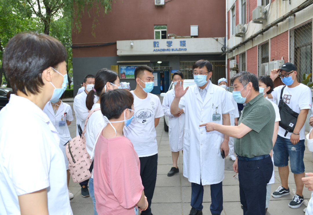 热点北京多家医院支援地坛医院，白衣战士再出征！