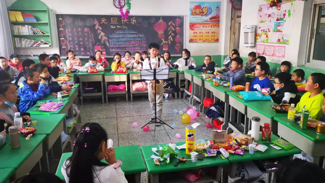 石家庄市青园街小学举行迎新年联欢会