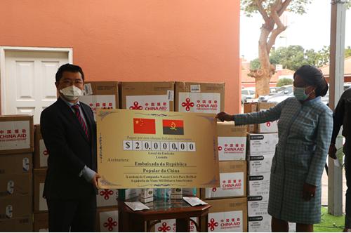 中国驻安哥拉使馆向安哥拉转交抗疫物资