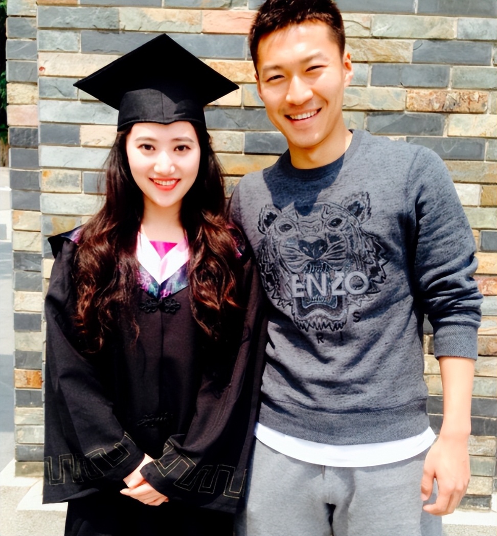 输球不输"人",国足太太团才是真惊艳,个个肤白貌美,身材火辣