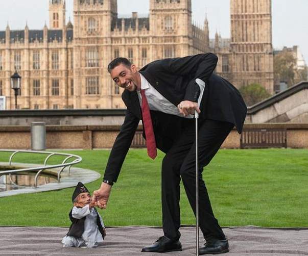 世界上"最矮"的男人,身高仅54厘米,背后的生活令人羡慕