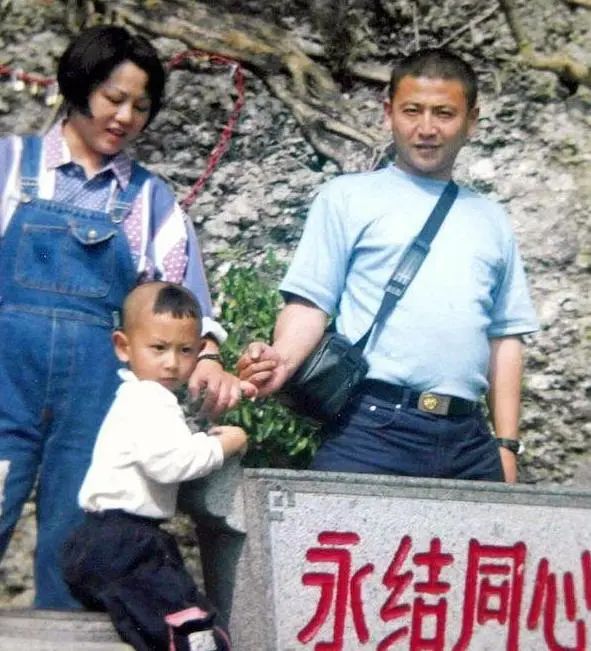 22年前的今天,王伟烈士壮烈牺牲,妻儿生活得怎么样