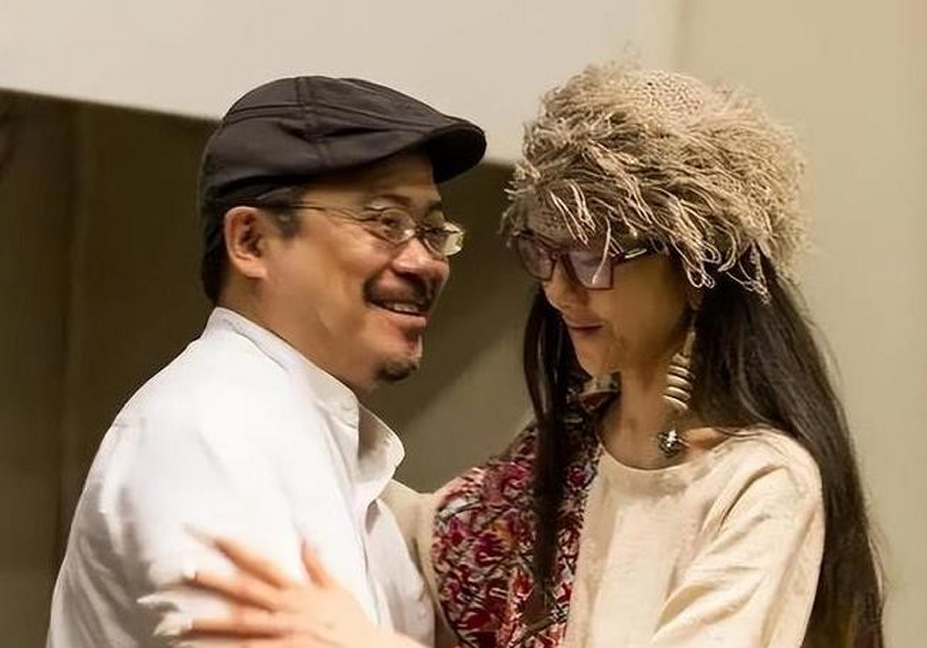 2002年,杨丽萍和百亿富豪刘淳晴结婚7年,刘淳晴对杨丽萍说:"亲爱的