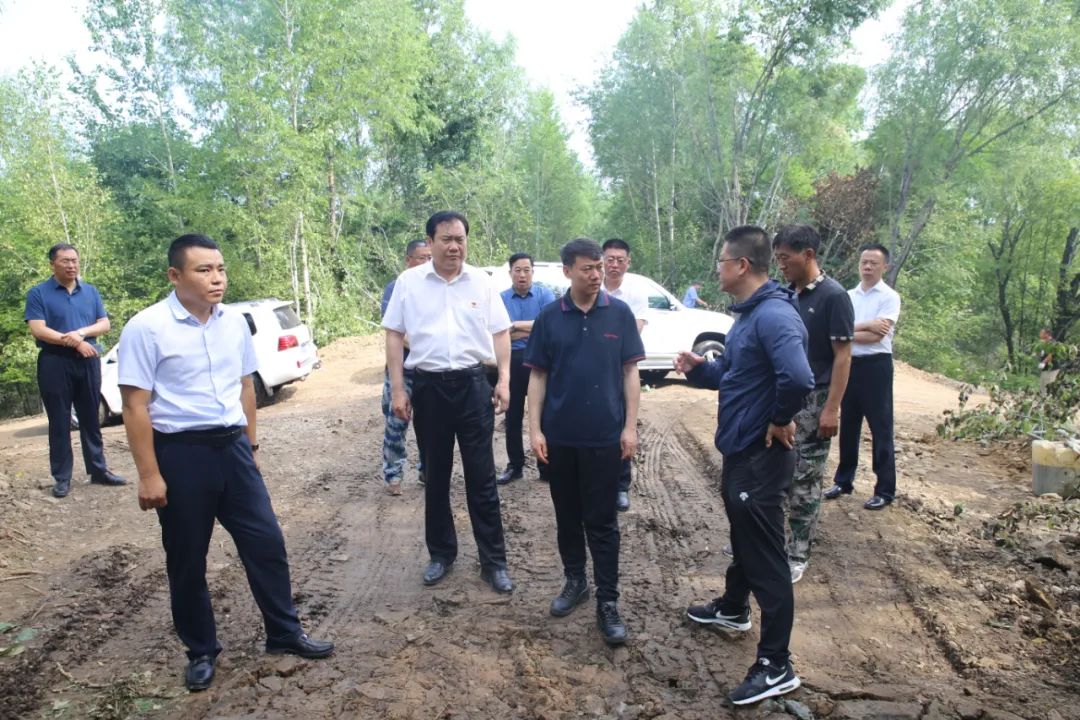 徐向国在新林区调研时强调 慎终如始做好防汛救灾及