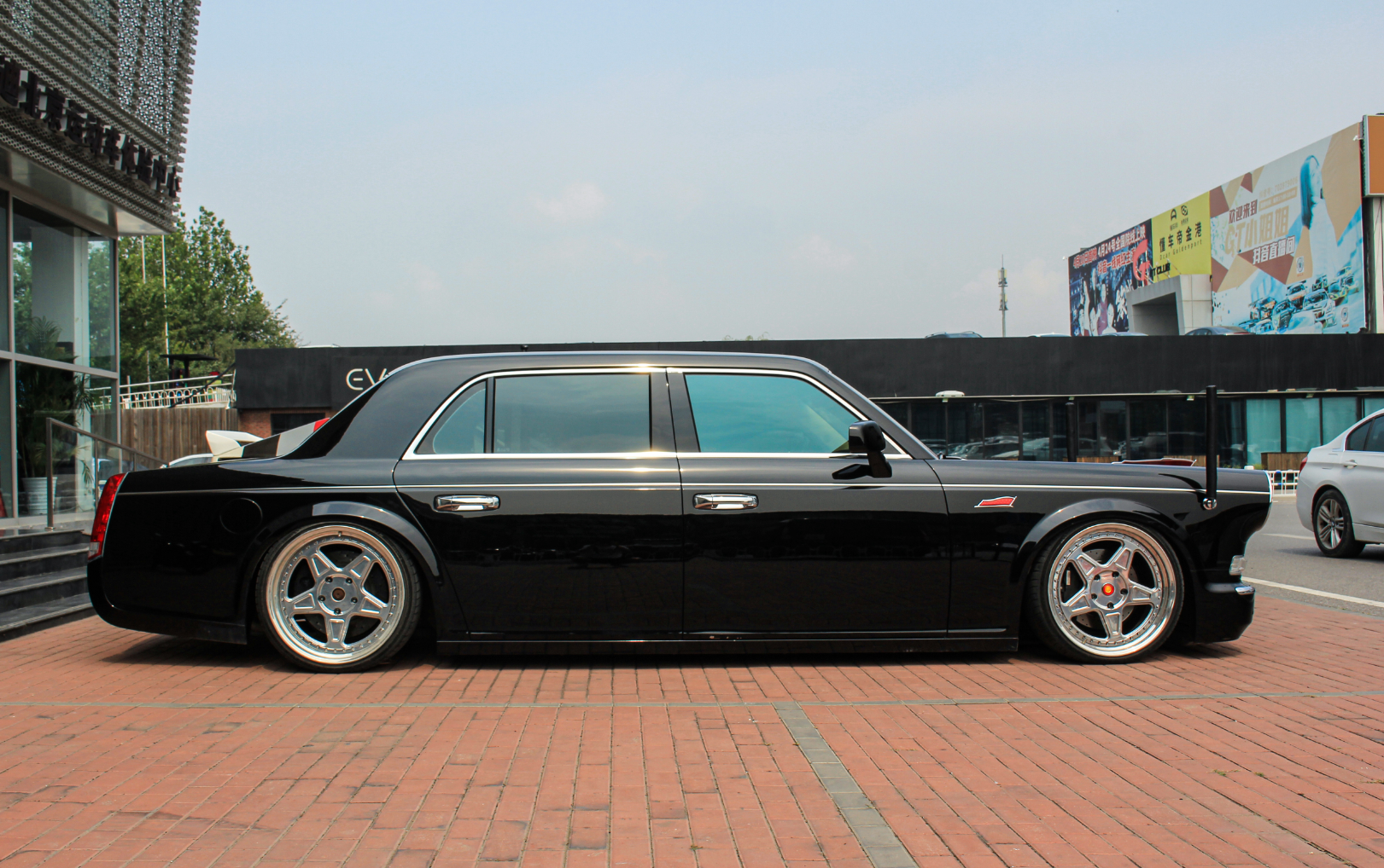 全球限量100台的红旗l5之一,被改为全世界唯一一台低趴红旗l5!