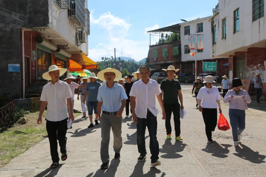 找差距 促提升—定南县岭北镇召开农村人居环境整治流动评比会