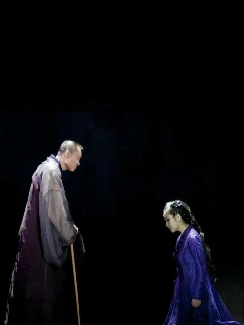 话剧《青蛇》|不一样的女性际遇,一样的情欲迷途