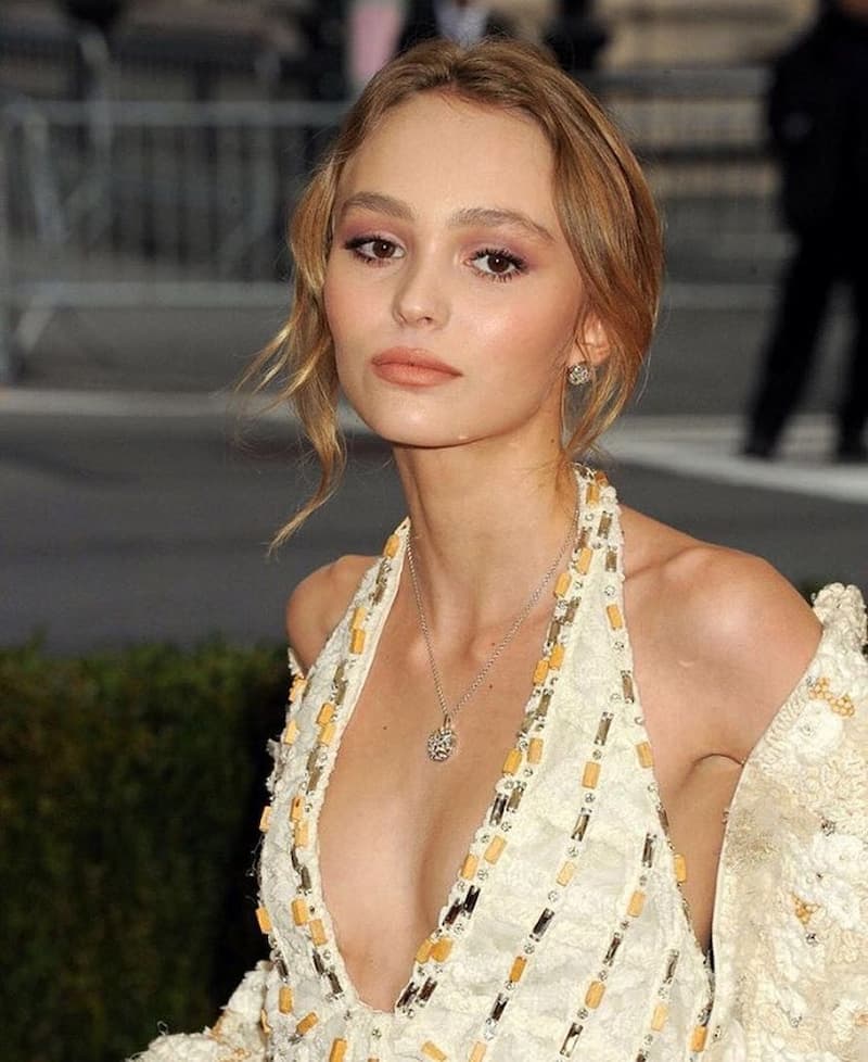 关于lily rose depp莉莉罗丝德普 8 件事因肾脏衰竭濒临生死边缘