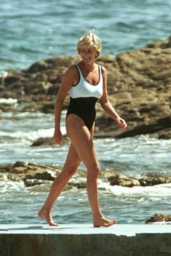 戴安娜泳装照罕见曝光,穿泳衣一点不保守,网友:这身材绝了!