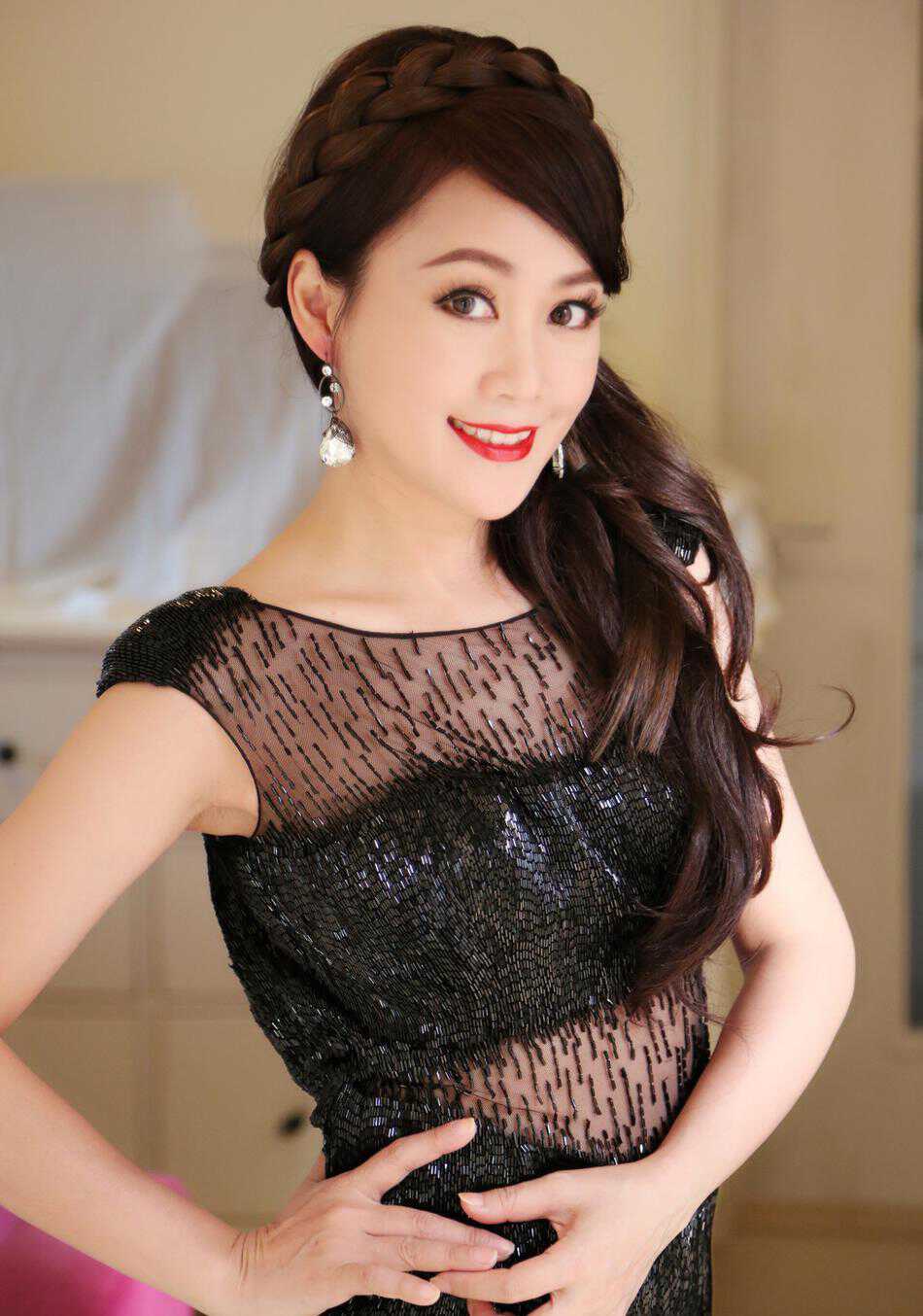 港圈女神梁小冰晒近况!分享多张夫妻甜蜜旧照,二人合作tvb新剧