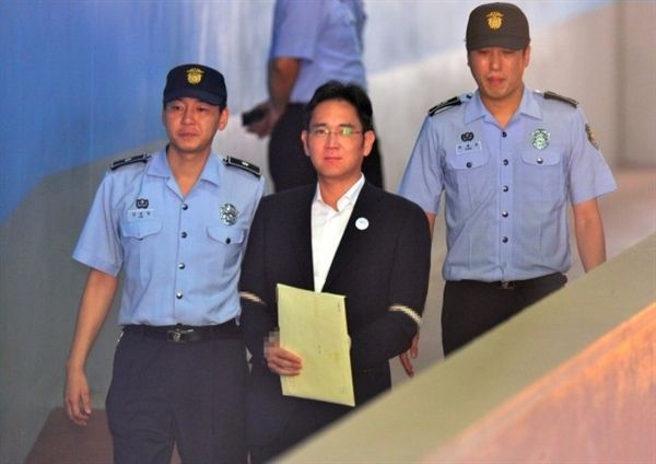 23年后才明白,"三星公主"李富真嫁给穷保安,这步棋有多高明