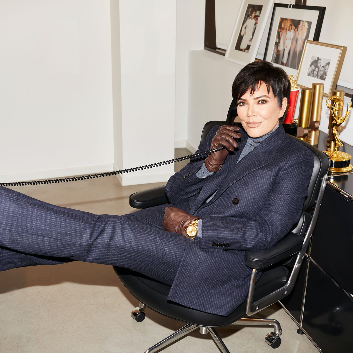 卡戴珊妈妈穿黑纱惊艳全场!深v开叉到肚脐,小25岁黑人男友走运